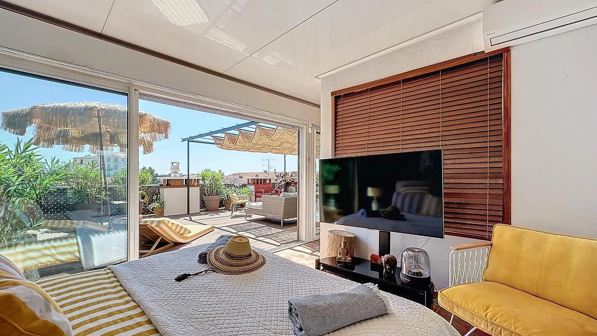 Intuition Rooftop Vaste Terrasse Cannes 0*,  France