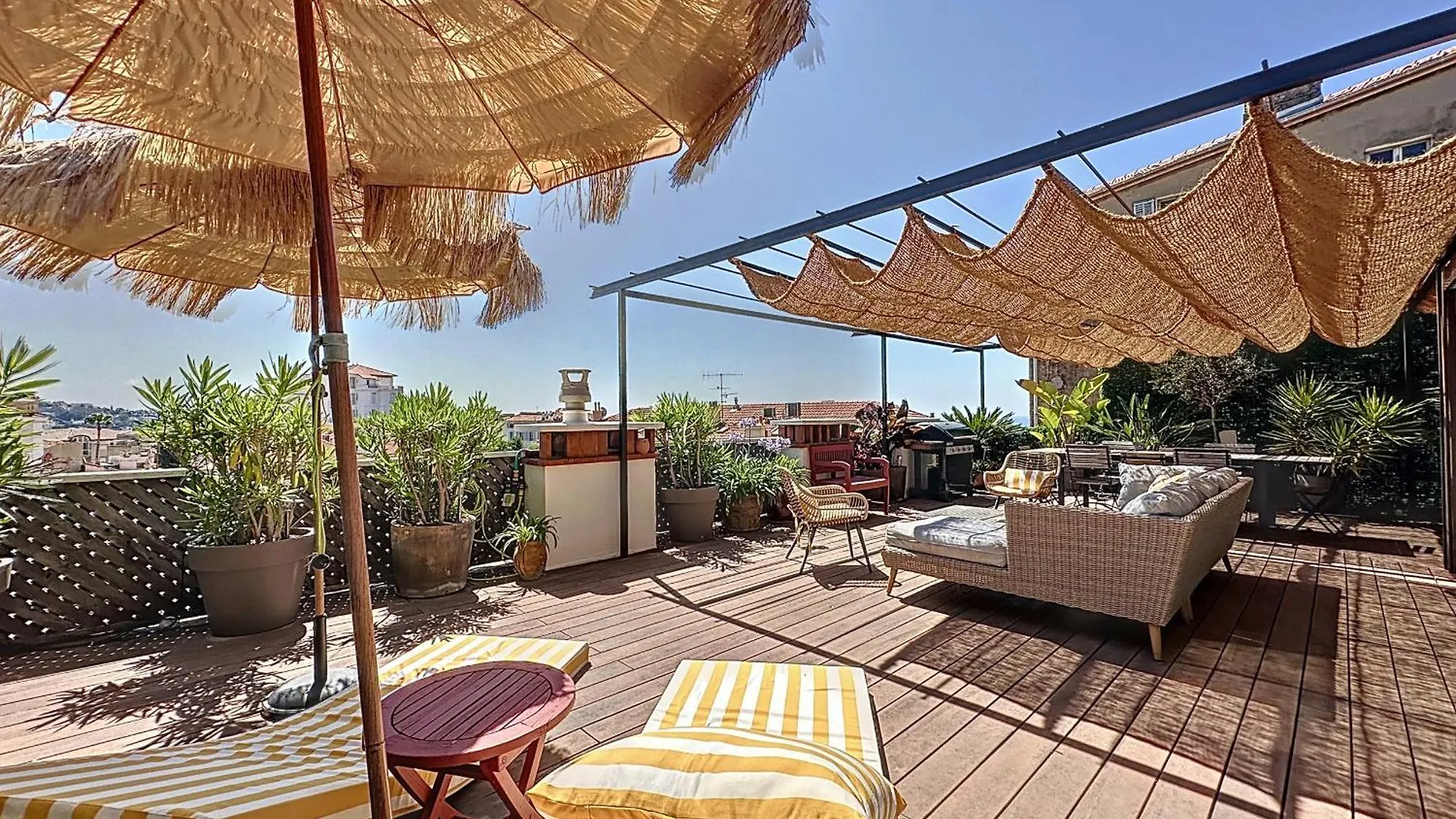 Intuition Rooftop Vaste Terrasse Cannes
