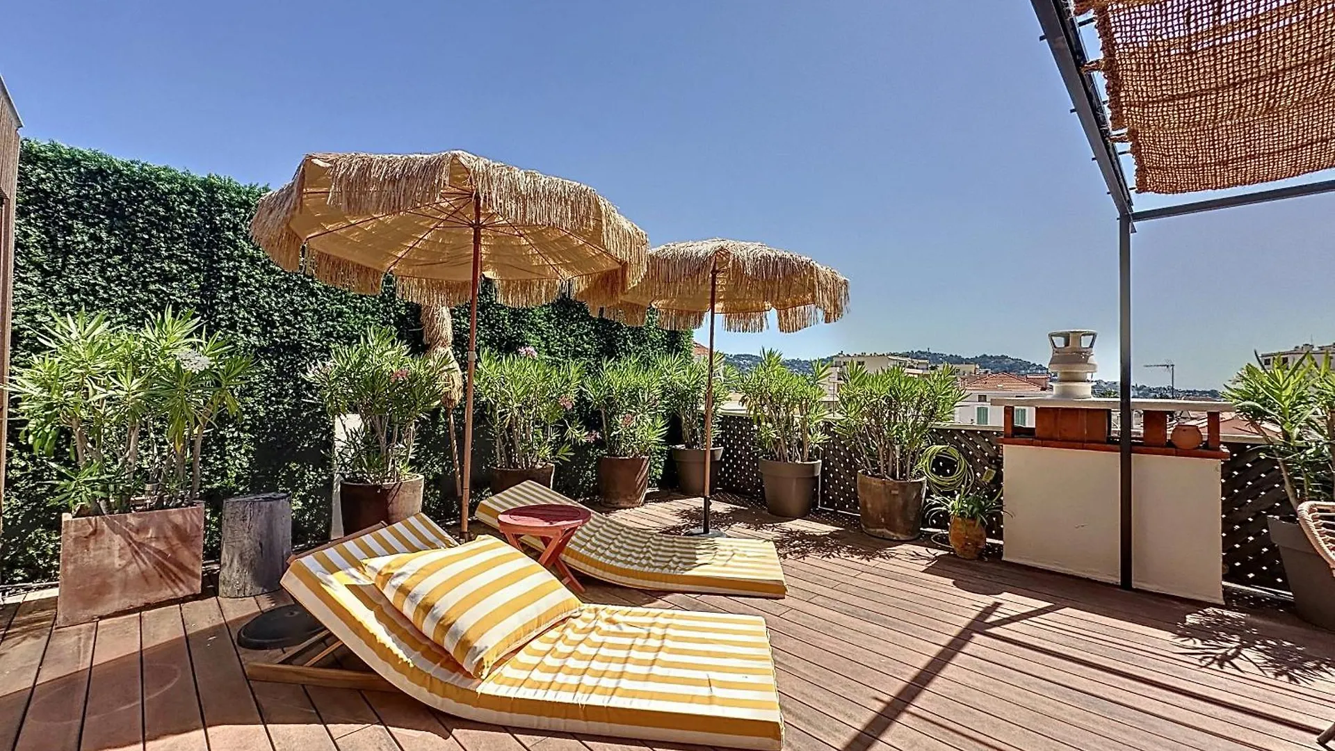 Intuition Rooftop Vaste Terrasse Cannes